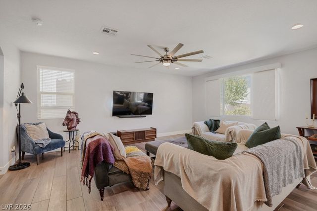 8964 Willow Break Avenue, Las Vegas, NV 89148