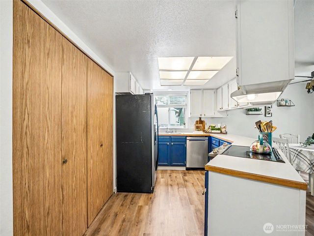 444 Volesky Drive SE, Rainier, WA 98576