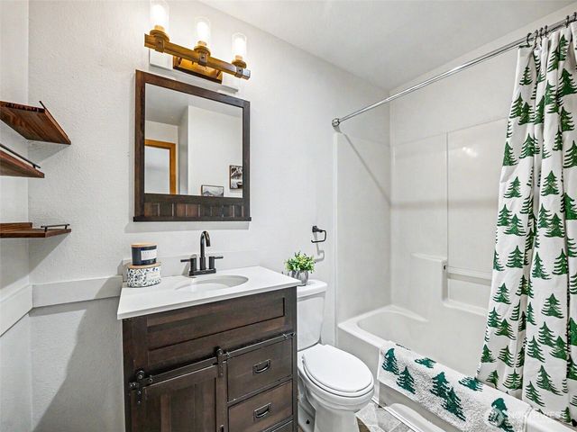 444 Volesky Drive SE, Rainier, WA 98576