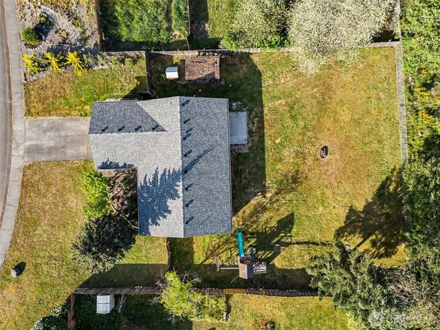 444 Volesky Drive SE, Rainier, WA 98576