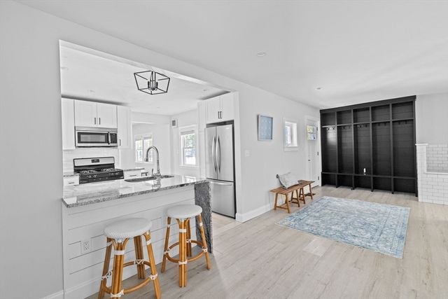 7 Cliff Rd, Hingham, MA 02043