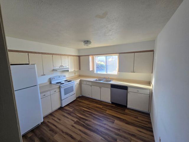 2211 Leonard Street SE, Rio Rancho, NM 87124