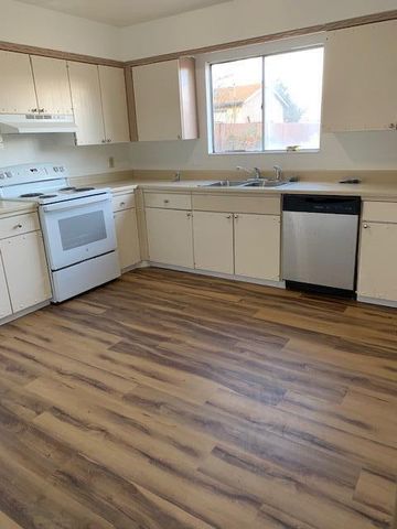 2211 Leonard Street SE, Rio Rancho, NM 87124