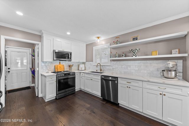 7030 ST AUGUSTINE Road, Jacksonville, FL 32217
