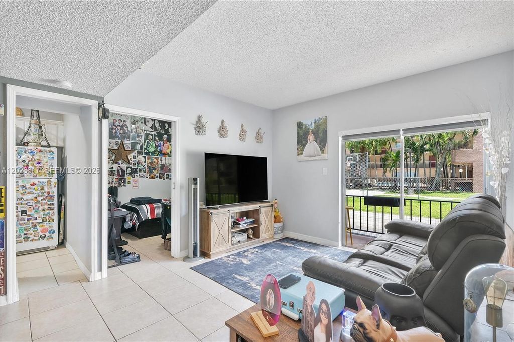 399 NW 72nd Ave 104, Miami, FL 33126