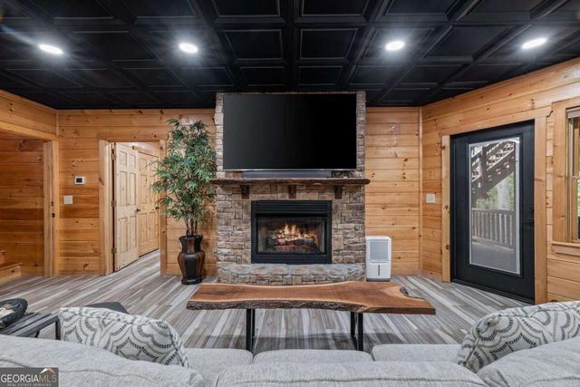 199 Fox Run Drive, Blue Ridge, GA 30513