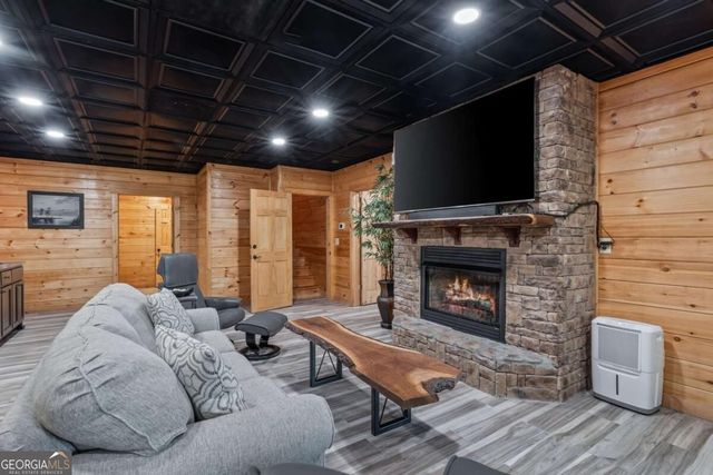 199 Fox Run Drive, Blue Ridge, GA 30513