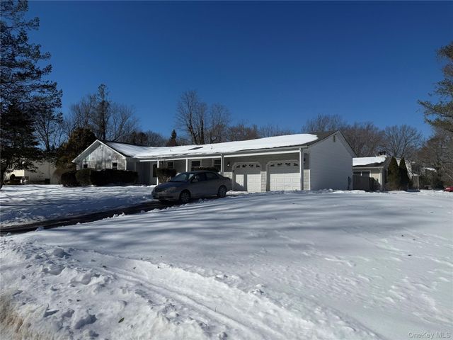 5 Julia Circle, East Setauket, NY 11733