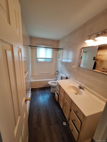 5 Julia Circle, East Setauket, NY 11733