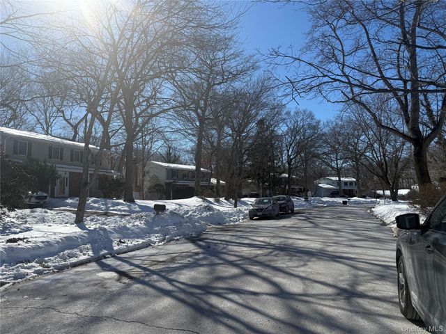 5 Julia Circle, East Setauket, NY 11733