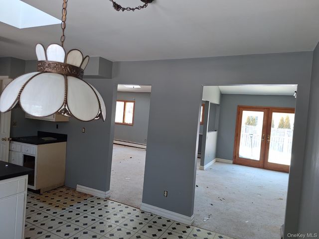 5 Julia Circle, East Setauket, NY 11733