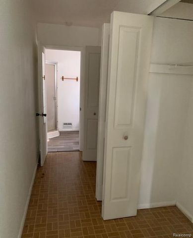 128 E Lakeview Avenue, Flint, MI 48503