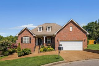 2357 Forest Lake Dr, Nashville, TN 37211