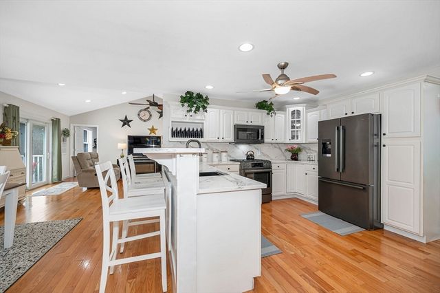 5 Patriot Way, Lowell, MA 01854