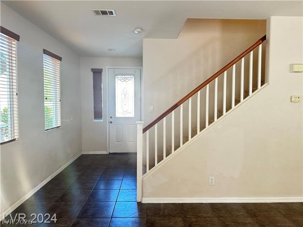 545 NEWBERRY SPRINGS Drive, Las Vegas, NV 89148 — photo 3