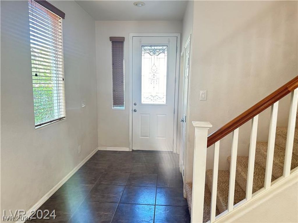 545 NEWBERRY SPRINGS Drive, Las Vegas, NV 89148 — photo 4