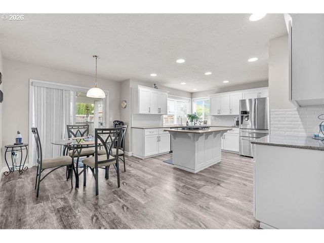 715 SHADOWWOOD Loop, Keizer, OR 97303