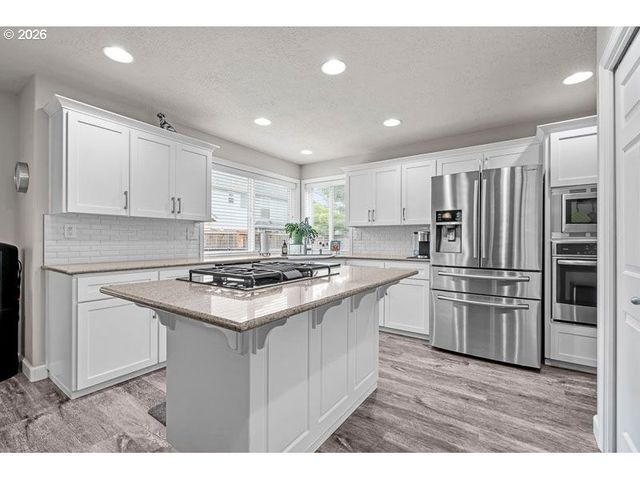 715 SHADOWWOOD Loop, Keizer, OR 97303