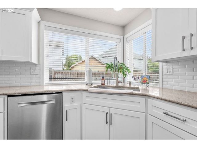 715 SHADOWWOOD Loop, Keizer, OR 97303