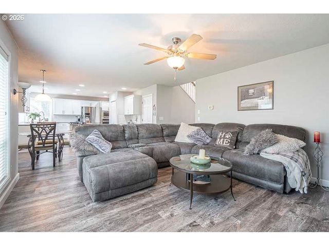 715 SHADOWWOOD Loop, Keizer, OR 97303