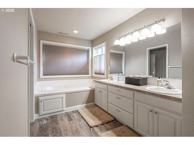 715 SHADOWWOOD Loop, Keizer, OR 97303