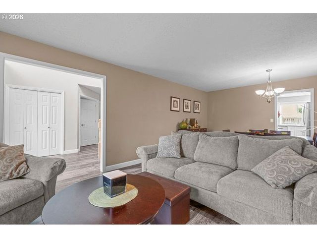 715 SHADOWWOOD Loop, Keizer, OR 97303