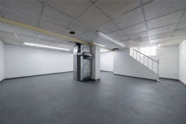 158 Bost Dr, West Mifflin, PA 15122