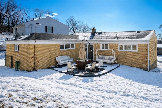 158 Bost Dr, West Mifflin, PA 15122