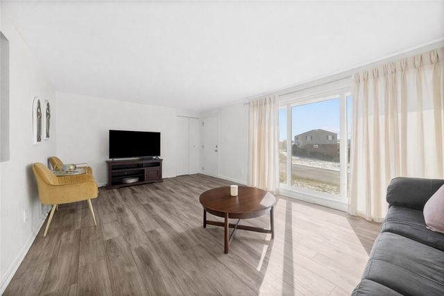 158 Bost Dr, West Mifflin, PA 15122