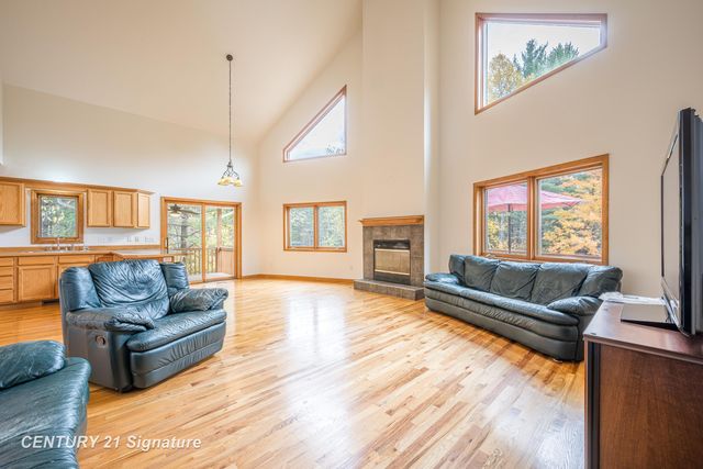 1724 Middle Point Drive, Alger, MI 48610