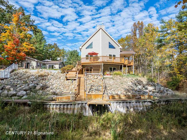 1724 Middle Point Drive, Alger, MI 48610