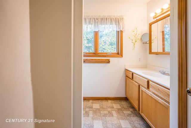 1724 Middle Point Drive, Alger, MI 48610