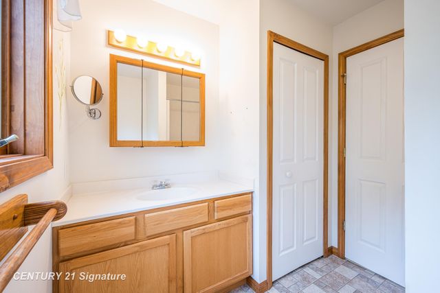 1724 Middle Point Drive, Alger, MI 48610