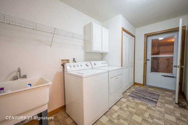 1724 Middle Point Drive, Alger, MI 48610