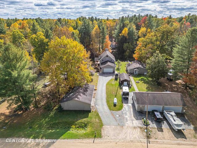 1724 Middle Point Drive, Alger, MI 48610