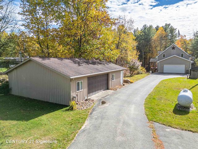 1724 Middle Point Drive, Alger, MI 48610