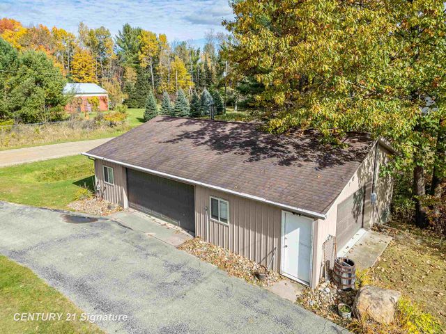 1724 Middle Point Drive, Alger, MI 48610