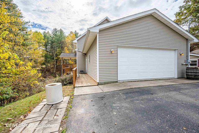 1724 Middle Point Drive, Alger, MI 48610