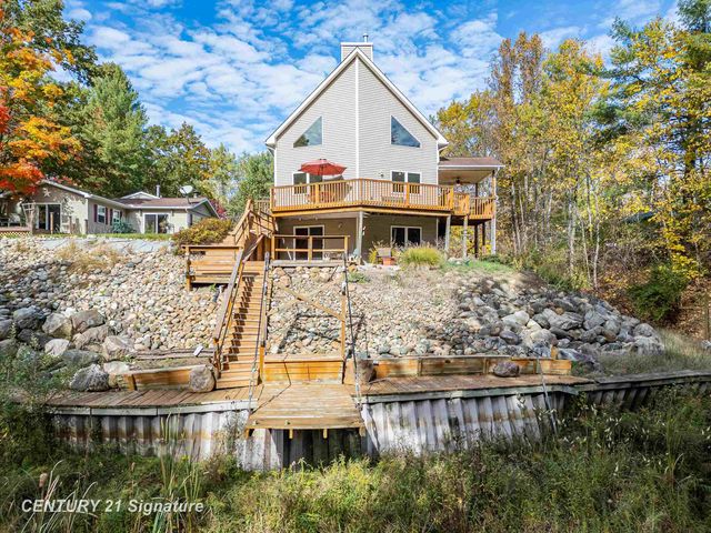 1724 Middle Point Drive, Alger, MI 48610