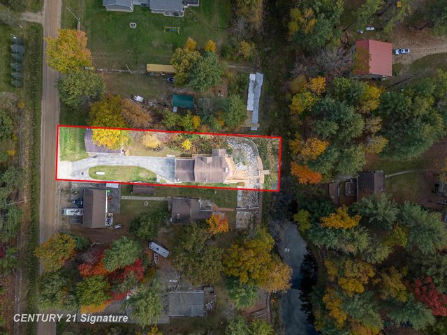 1724 Middle Point Drive, Alger, MI 48610