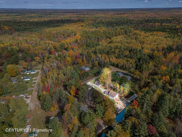1724 Middle Point Drive, Alger, MI 48610