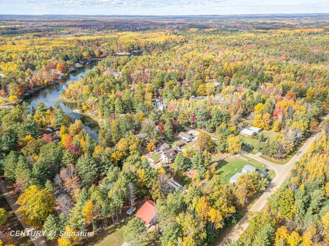 1724 Middle Point Drive, Alger, MI 48610