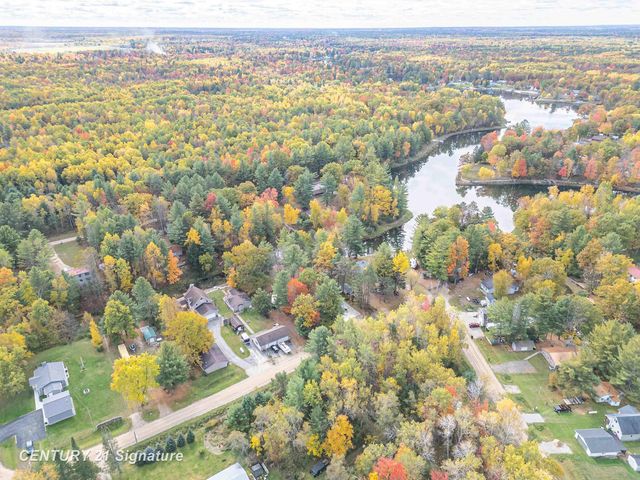 1724 Middle Point Drive, Alger, MI 48610