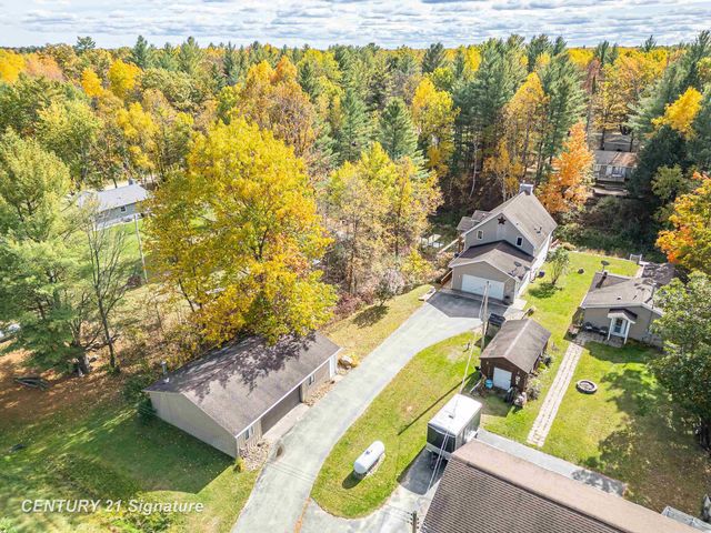 1724 Middle Point Drive, Alger, MI 48610