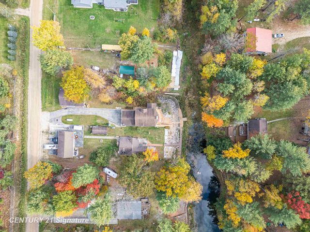 1724 Middle Point Drive, Alger, MI 48610
