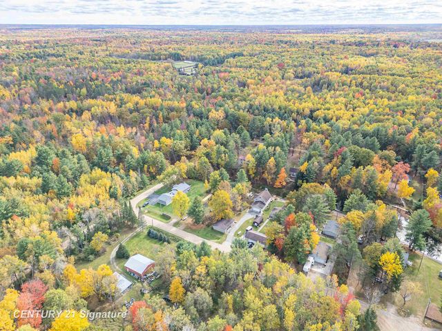 1724 Middle Point Drive, Alger, MI 48610