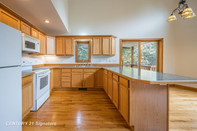 1724 Middle Point Drive, Alger, MI 48610