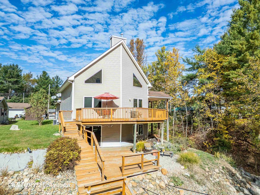 1724 Middle Point Drive, Alger, MI 48610