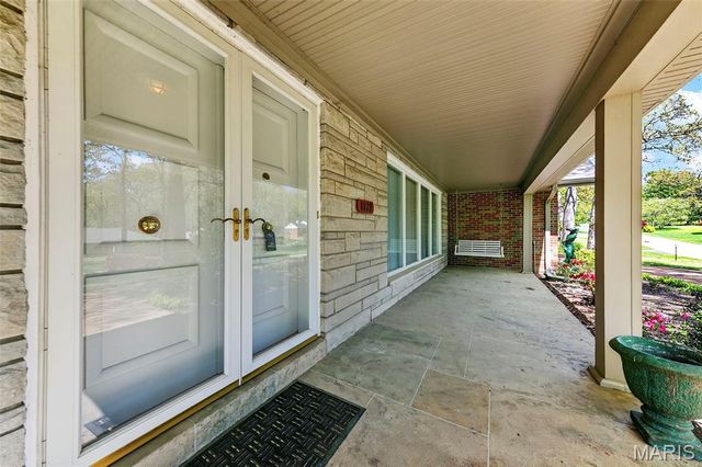 8827 Rock Forest Drive, Grantwood Village, MO 63123