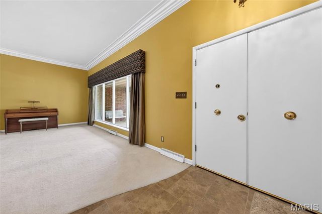 8827 Rock Forest Drive, Grantwood Village, MO 63123